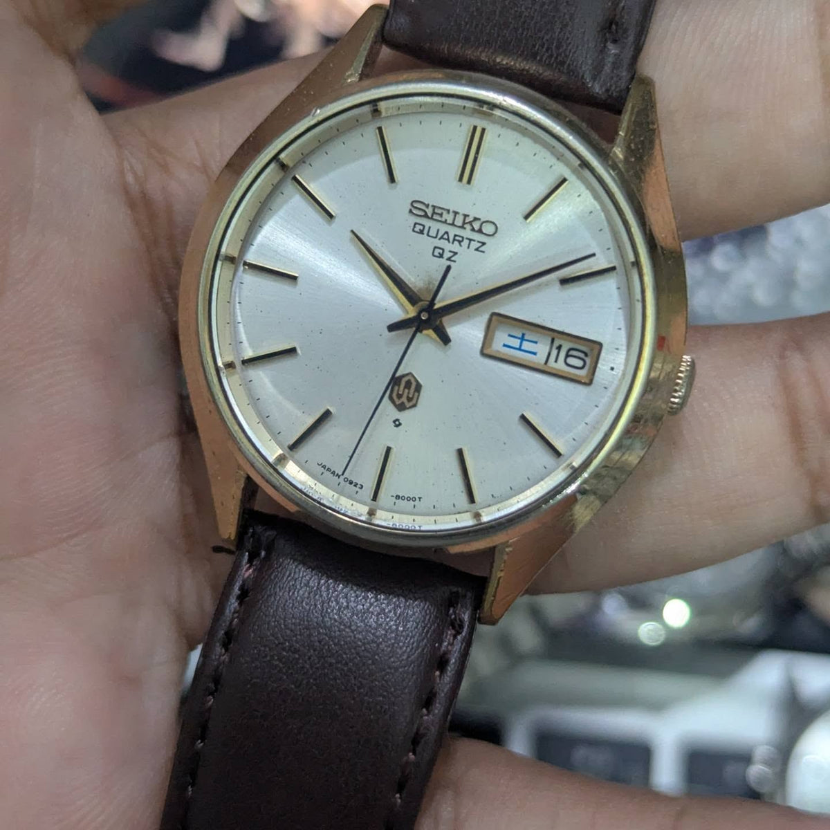 MAY 1975 - Seiko Quartz QZ - 0923 8000 - Gold Tone Dial - Kanji/Eng 📅 - Working Condition - Serviced/Polished